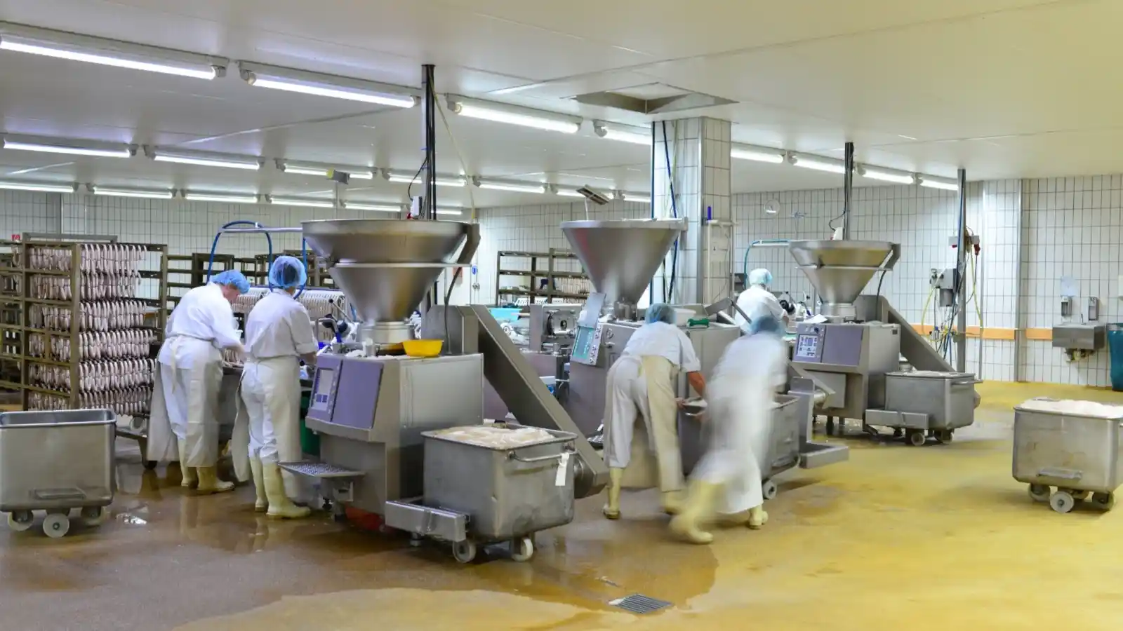 Food & beverage production floor with high-speed bottling lines